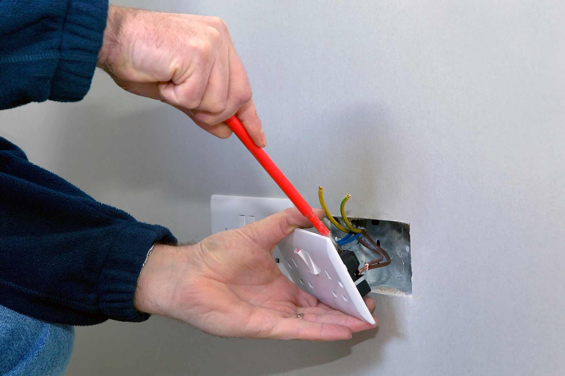 Our electricians can install plug sockets for domestic and commercial proeprties in Heath Park and the local area. 